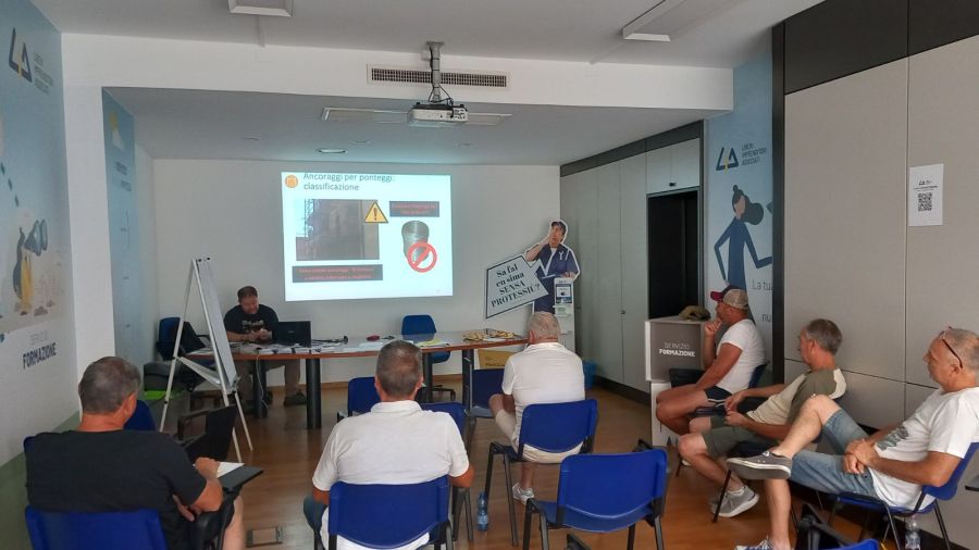 Corso aggiornamento ponteggi concluso con successo: formazione e sicurezza al primo posto